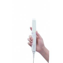 Shining3D Aoralscan Elf tenu en main