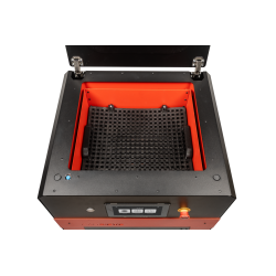 Sinterit CADsieve vue de face avec capot ouvert et grille Cakebreaker