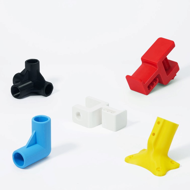 raccord de balai, support de casque à fixer sur le bureau, connecteur de tuyau d'un pouce faits avec le filament ABS Bambu Lab