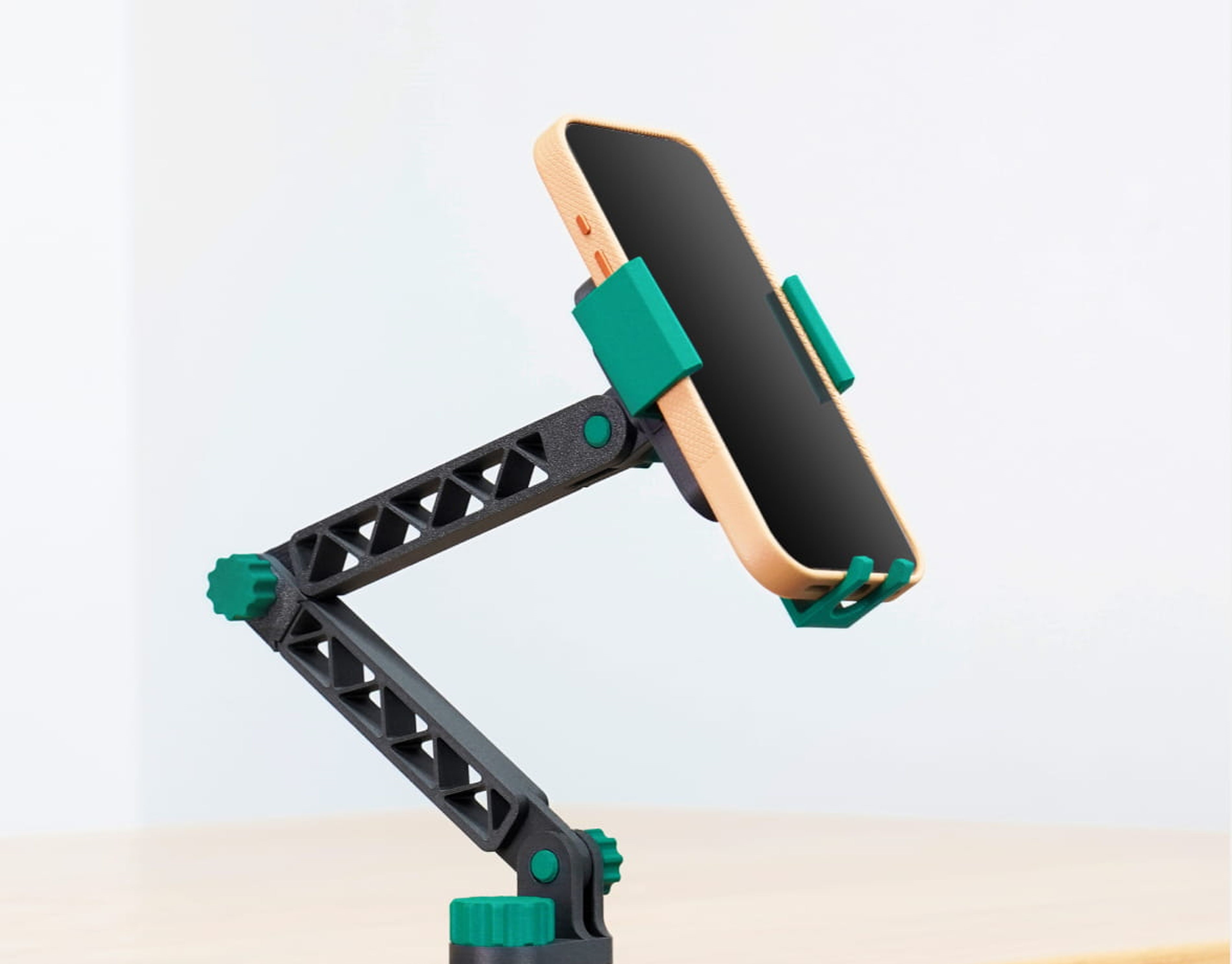 support de téléphone mécanique sur bureau avec bras fait avec le filament PETG CF Bambu Lab