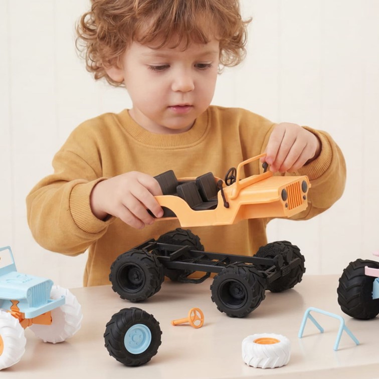 Voiture miniature à assembler imprimée en 3D avec le filament Bambu Lab PLA Pure.