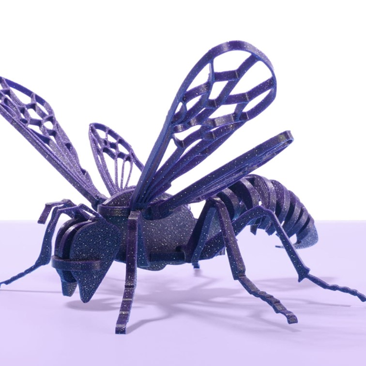 abeille fait avec le filament violet royal PLA Sparkle Bambu Lab