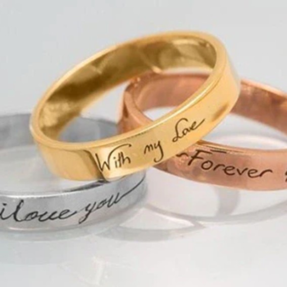 Métal gravé au laser avec Omni X