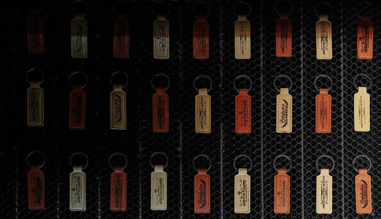 Nombreuses pièces gravées en un seul travail avec FLUX Hexa RF
