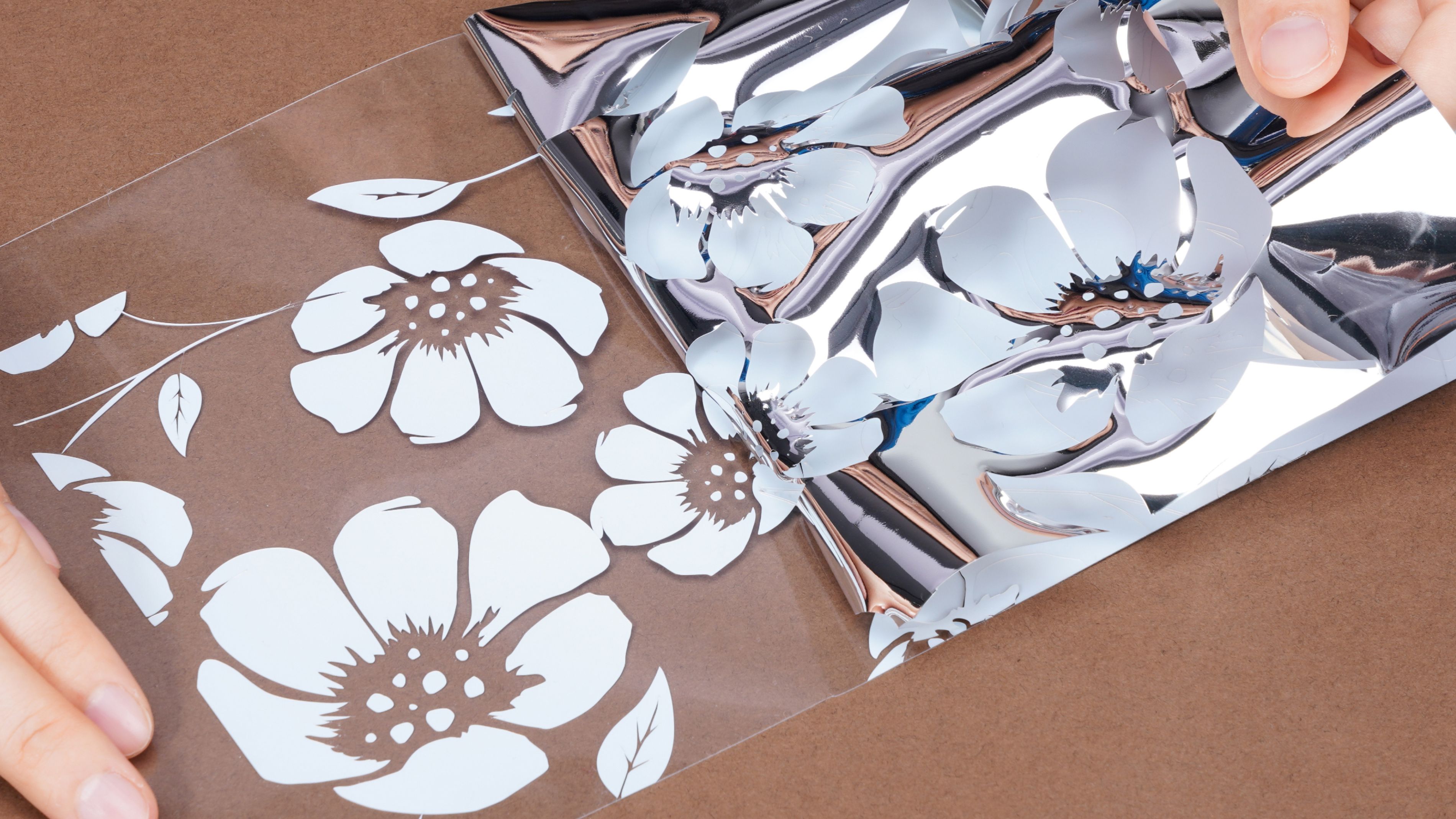 Fleur découpée laser sur plastique avec la H2D Laser Full Combo Fleur découpée laser sur plastique avec la H2D Laser Full Combo