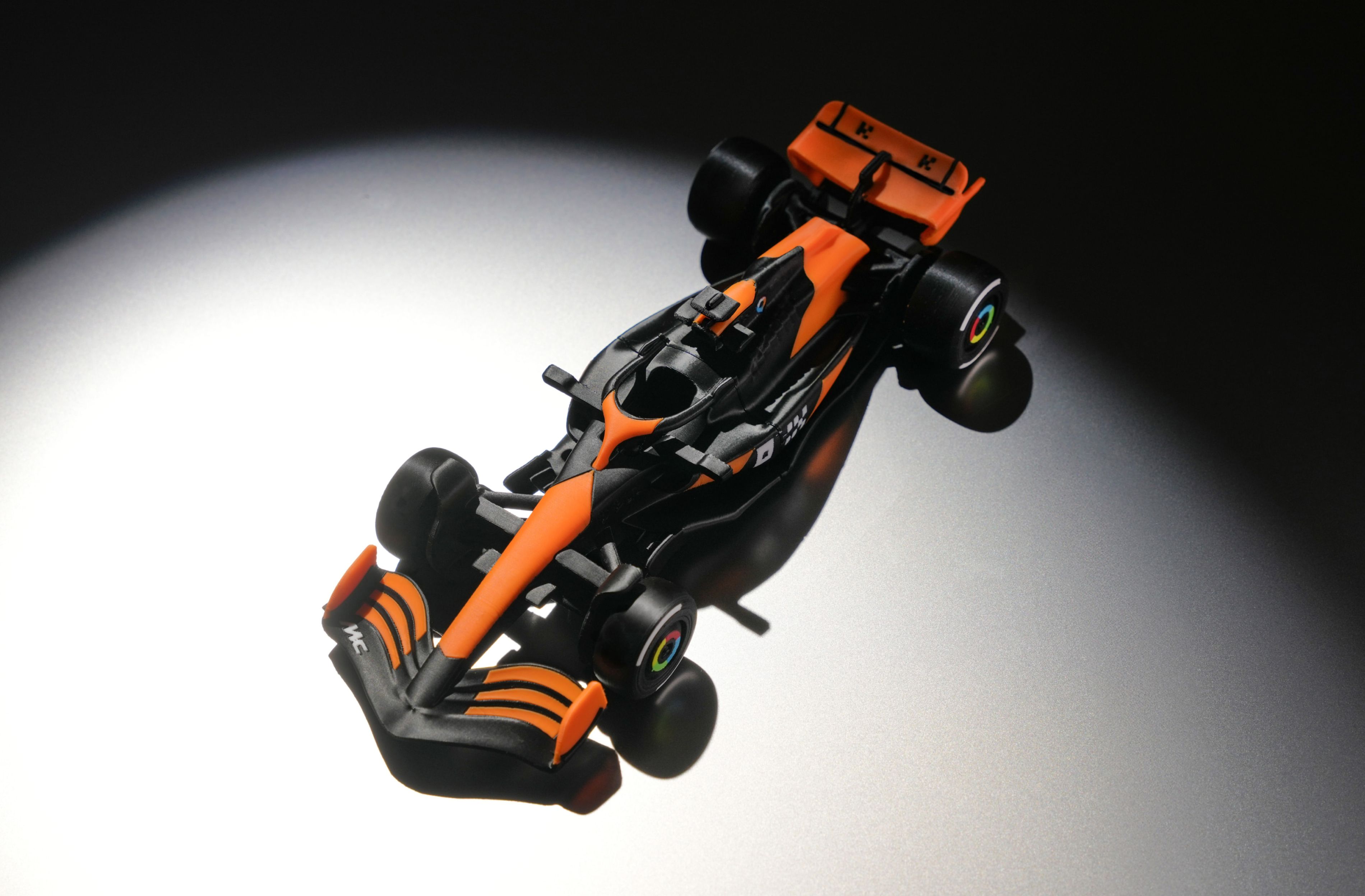 voiture de course imrpimée en 3D avec la P2S de Bambu Lab