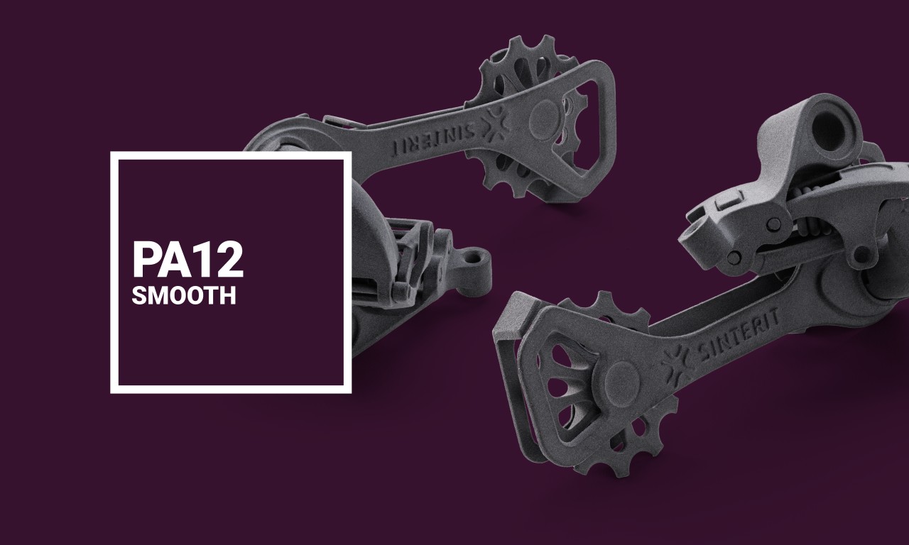 Bidon et bouteille de poudre PA12 Smooth Sinterit et exemple d'impression