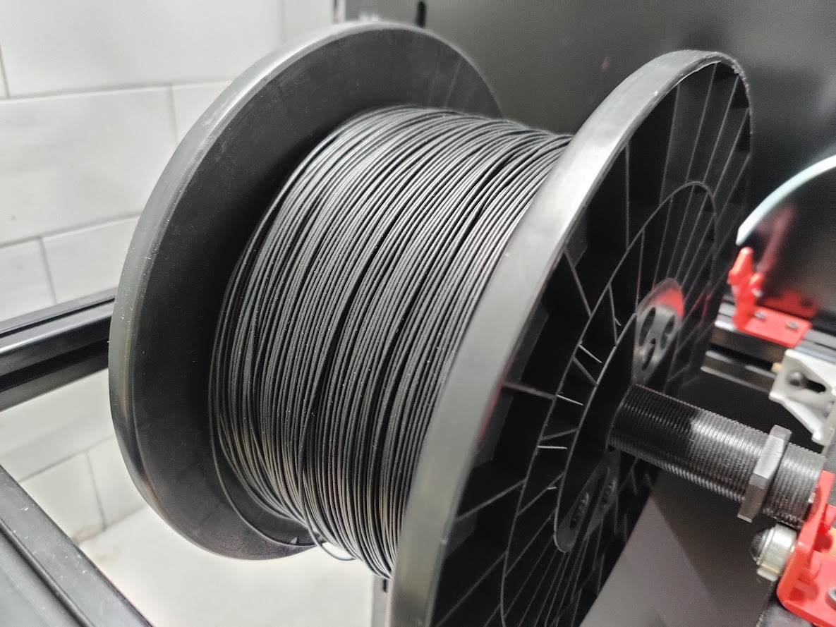 MODIX Everest – Support interne de bobine Bobine de filament installée dans le support interne de la MODIX Everest