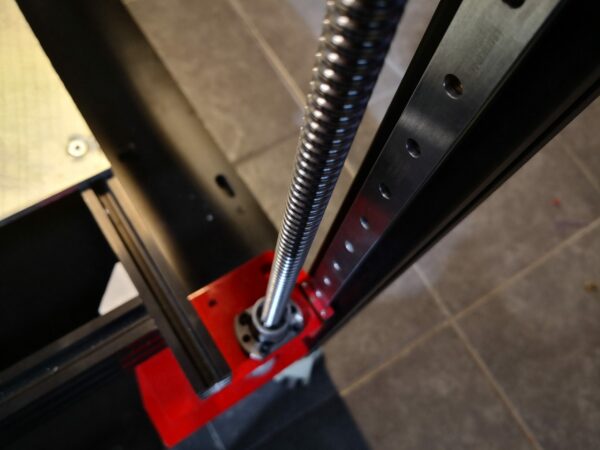 MODIX Everest – Rails HIWIN sur l’axe Z Guidage de l’axe Z de la MODIX Everest avec rail HIWIN