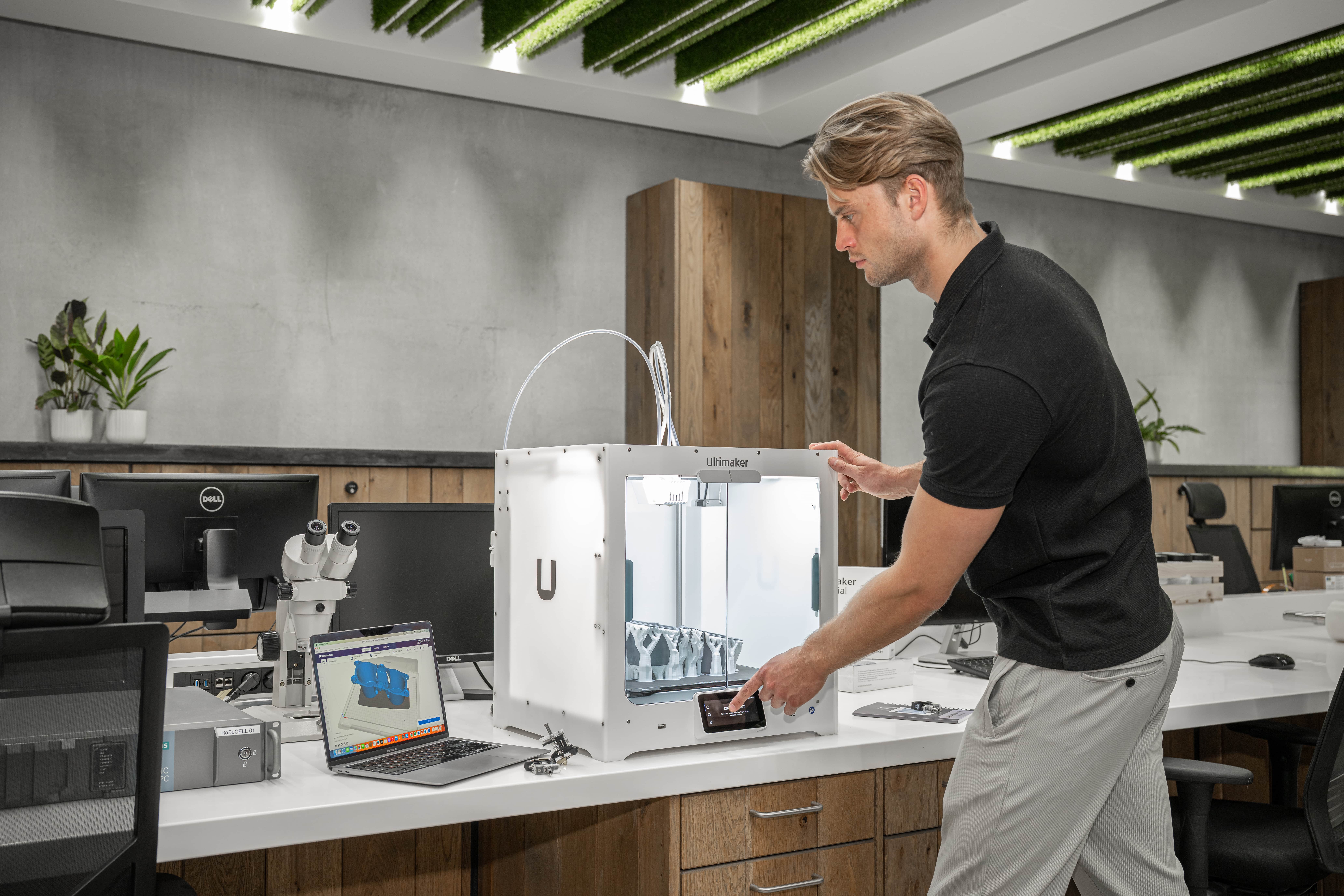 Ultimaker s6 en fonctionnement pour crée une pièce
