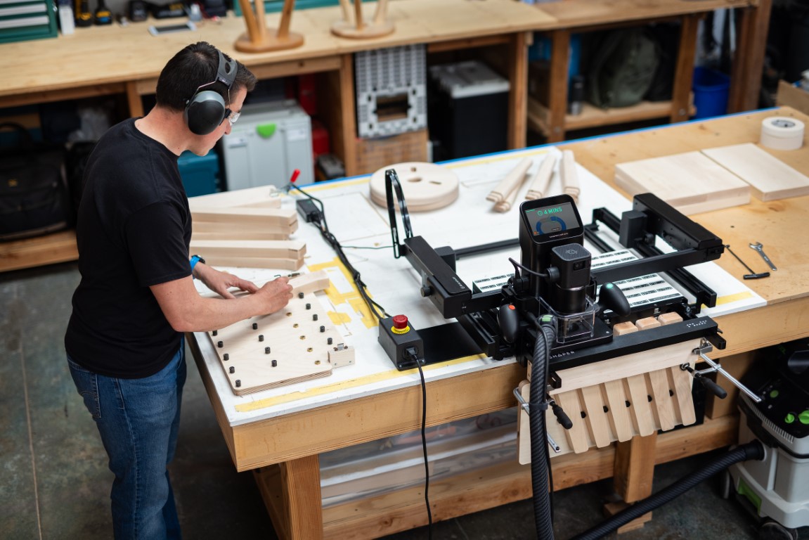 Fraiseuse Shaper Origin controlée automatiquement  par Shaper Benchpilot