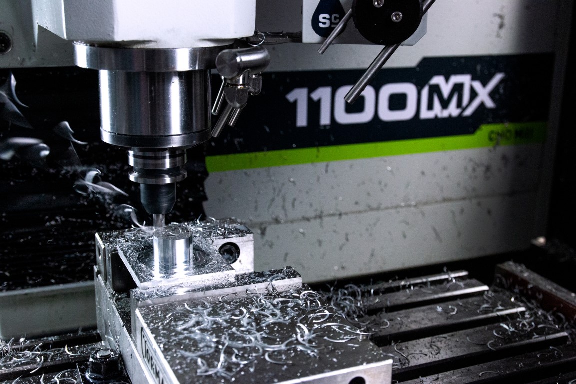 Tormach 1100MX en cours d'usinage