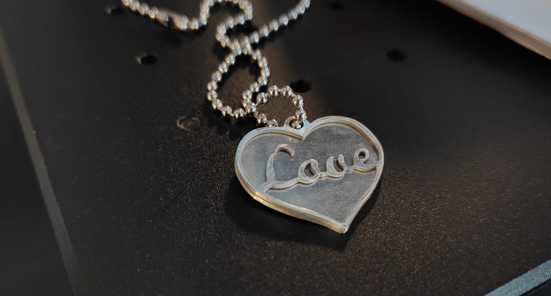 collier découpé au laser ComMarker